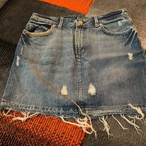 Polo Ralph Lauren Distressed  stretchy Jean skirt Size 29 cute ☺️